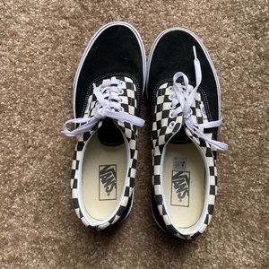 Slightly worn Vans Era primary check/true white